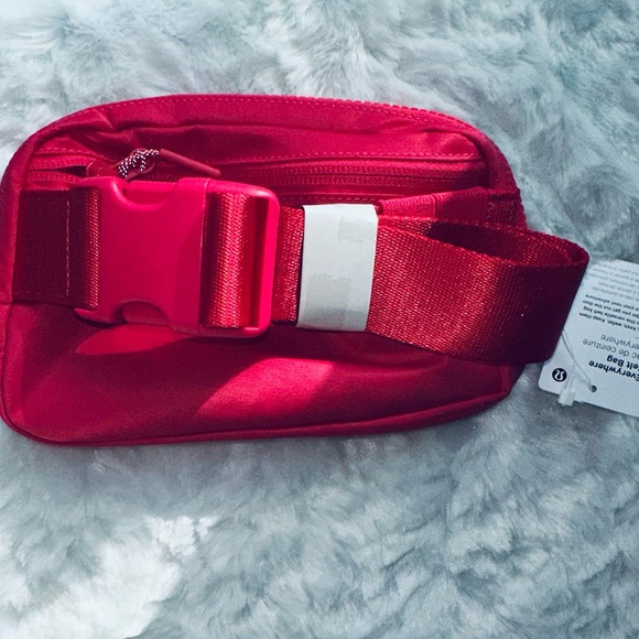 Lululemon “LIP GLOSS” Pink Everywhere Belt Bag  NWT  *Sold Out Everywhere* - Picture 8 of 10